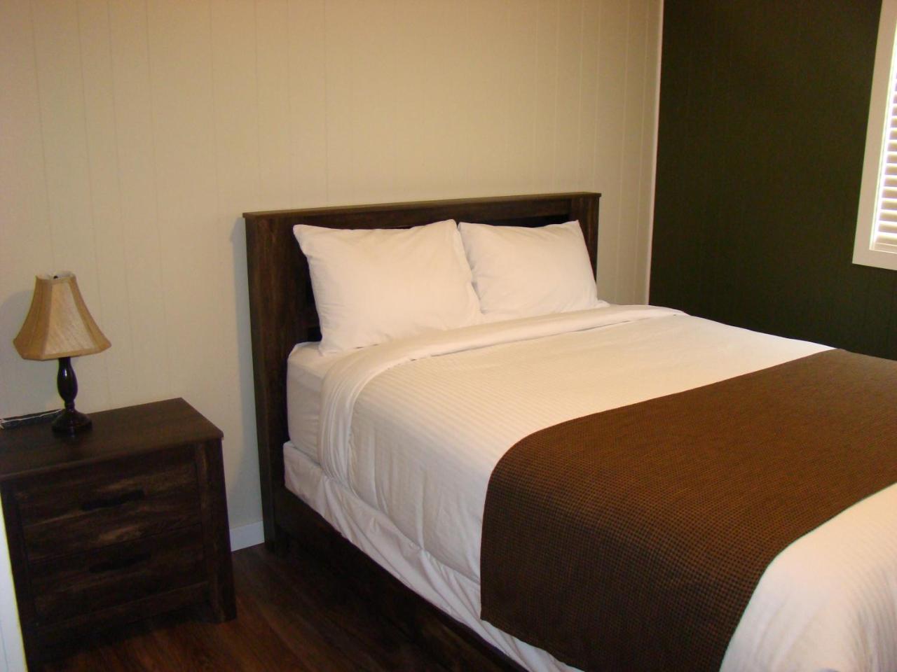 Paddock Motel 2*